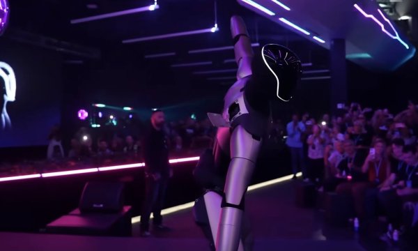 广源优配 Optimus尬舞庆祝马斯克获万亿薪酬, “马甲”掉了